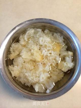 银耳南瓜燕麦粥的做法步骤：1