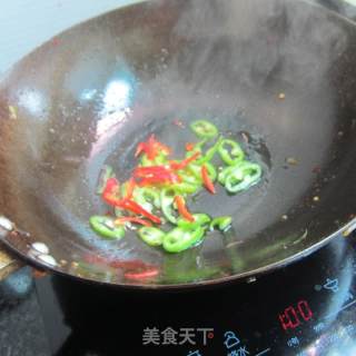 青椒野山蕨的做法步骤：2