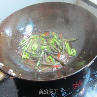 青椒野山蕨的做法步骤：5