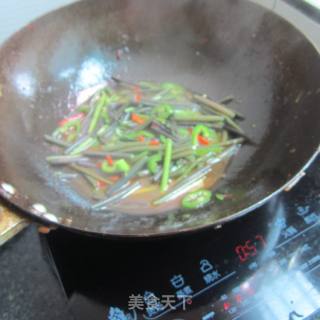 青椒野山蕨的做法步骤：7