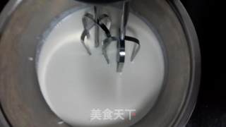 6寸芒果慕斯蛋糕的做法步骤：1