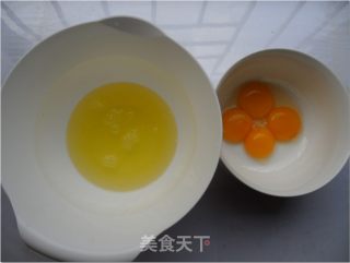 电饭煲版戚风蛋糕的做法步骤：1