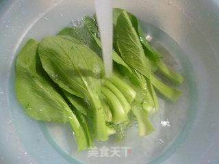 青菜鹌鹑蛋肉骨汤的做法步骤：2