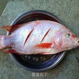 红烧彩虹鲷的做法步骤：1