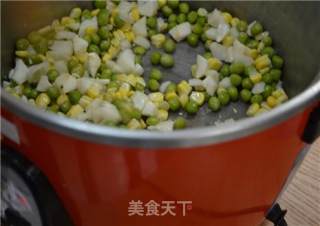 菠萝什锦炒饭的做法步骤：3