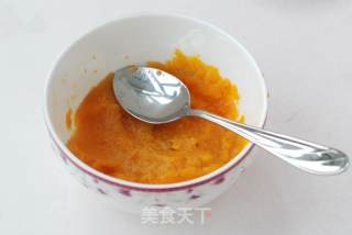 奶香三文鱼南瓜小饼----适合宝贝们吃的营养餐的做法步骤：2
