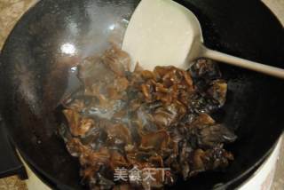 尖椒木耳炒肉的做法步骤：7