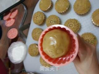 传统五仁月饼的做法步骤：13