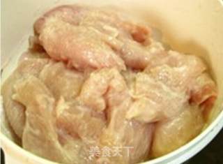 炸鸡胸的做法步骤：1