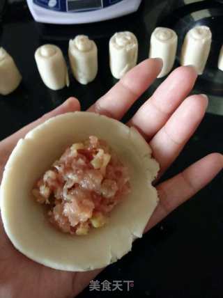 榨菜鲜肉月饼的做法步骤：16
