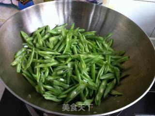 火腿肠炒芸豆的做法步骤：2