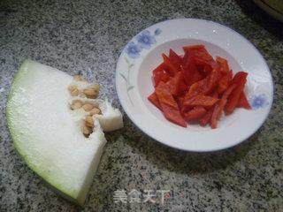 红椒炒冬瓜的做法步骤：1