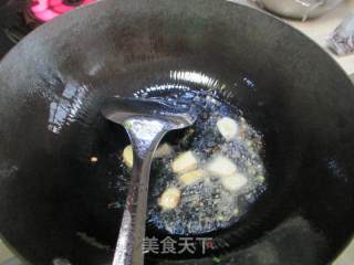 芦笋百合炒鲜虾的做法步骤：4