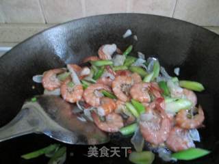 芦笋百合炒鲜虾的做法步骤：5