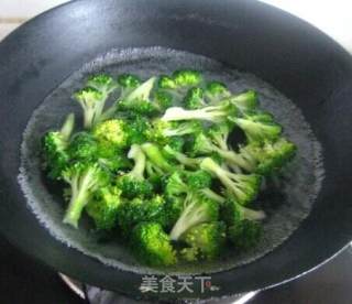 西兰花炒肉的做法步骤：4