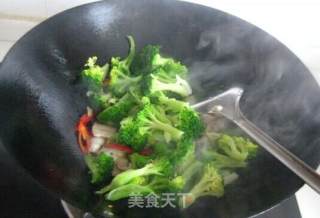 西兰花炒肉的做法步骤：7