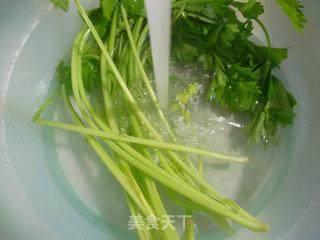 芹菜炒猪舌头的做法步骤：2