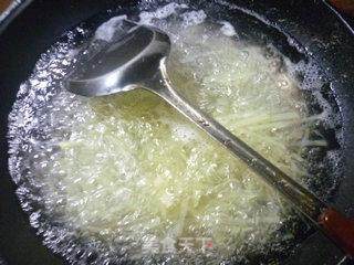 土豆炒鱿鱼鲞的做法步骤：4