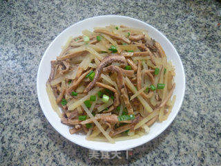 土豆炒鱿鱼鲞的做法步骤：12