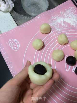 红豆沙冰皮月饼的做法步骤：8