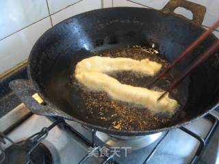 膨松酥软小油条的做法步骤：13