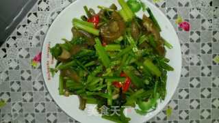 芹菜炒肉皮的做法步骤：4