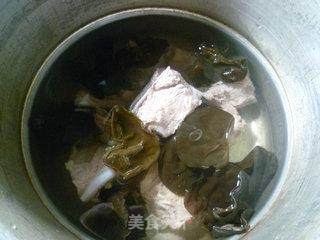黑木耳肉骨汤的做法步骤：5