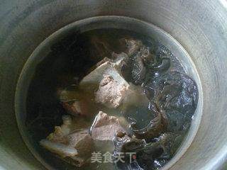 黑木耳肉骨汤的做法步骤：7