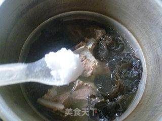 黑木耳肉骨汤的做法步骤：8