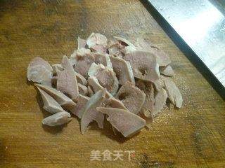 雪菜秀珍菇炒猪舌头的做法步骤：2