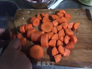 红萝卜焖排骨---香甜味排骨做法的做法步骤：3