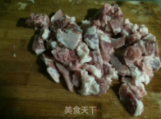 红萝卜焖排骨---香甜味排骨做法的做法步骤：4