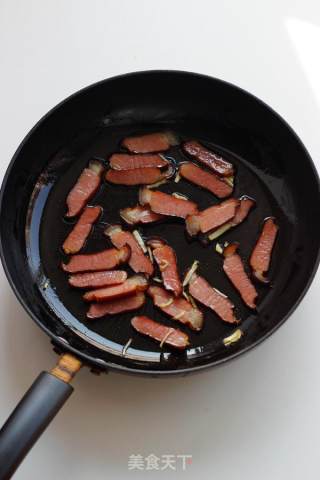 【馕炒腊肉】的做法步骤：4