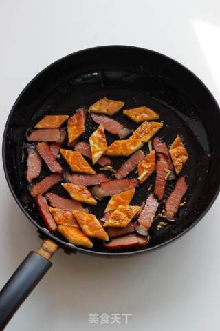 【馕炒腊肉】的做法步骤：5