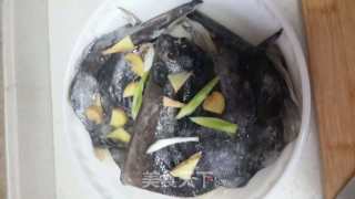 剁椒鸦片鱼头的做法步骤：1