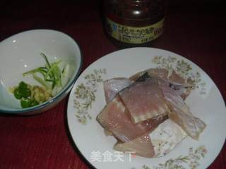 红烧草鱼块的做法步骤：1