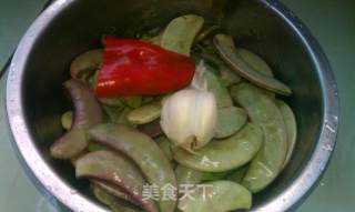 干煸扁豆的做法步骤：1