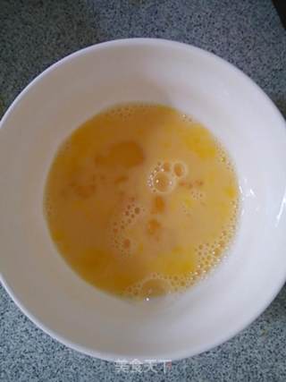秋葵虾酱炒鸡蛋的做法步骤：3