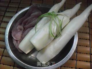 茭白炒肉丝的做法步骤：1
