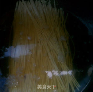 香干香菇肉酱面的做法步骤：2