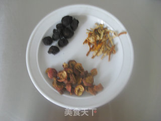 秋天里开胃提神酸甜好饮料——陈皮酸梅汤的做法步骤：1