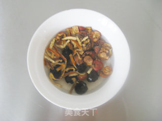 秋天里开胃提神酸甜好饮料——陈皮酸梅汤的做法步骤：2