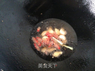 台湾经典家常菜——三杯鸡的做法步骤：3