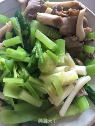 凉拌猪头肉的做法步骤：1