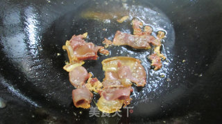 红椒火腿炒西芹的做法步骤：2