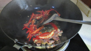 红椒火腿炒西芹的做法步骤：3