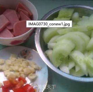 黄瓜炒午餐肉的做法步骤：3