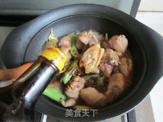 香菇炖鸡的做法步骤：4