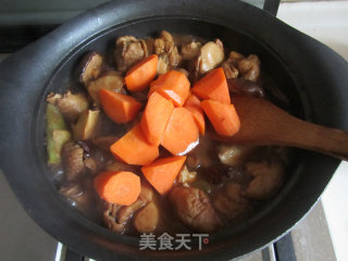 香菇炖鸡的做法步骤：7