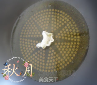 炸虾片的做法步骤：2